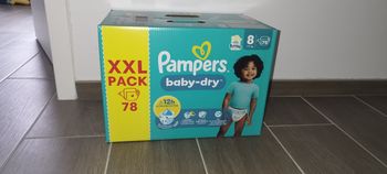 Couches Pampers taille 8