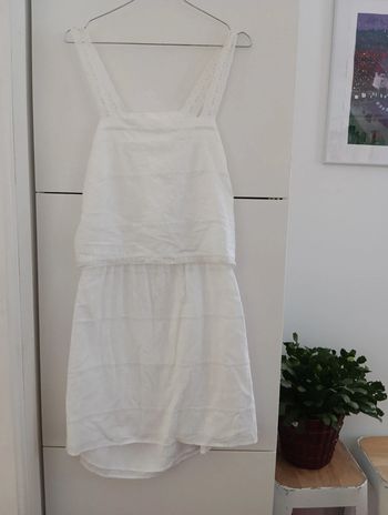 Robe vintage blanche broderie anglaise bas du dos ouvert