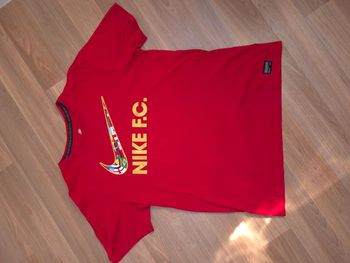 T-shirt Nike F.C rouge logo flags football taille L