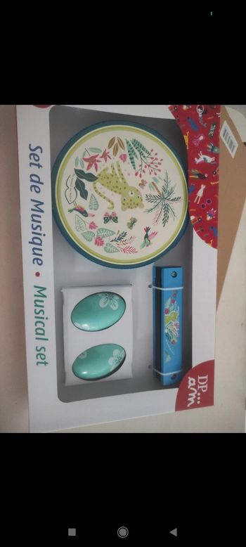 Set de musique du pareil au même neuf dans sa boîte a partir de 3 ans contient 3 instruments. Cadeau mixte