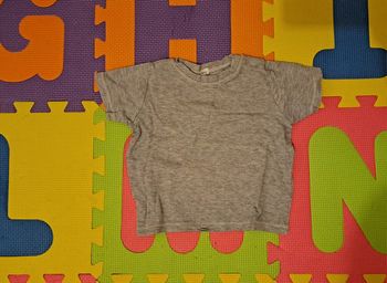 T-shirt manches courtes gris, taille 12/18 mois (76/86 cm)