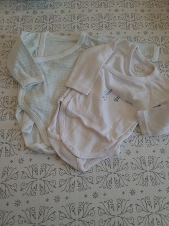 👶lot 2 bodies 1 mois👶