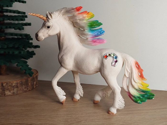 Figurine licorne adulte arc-en-ciel Fer a cheval Schleich Animal imaginaire Bayala