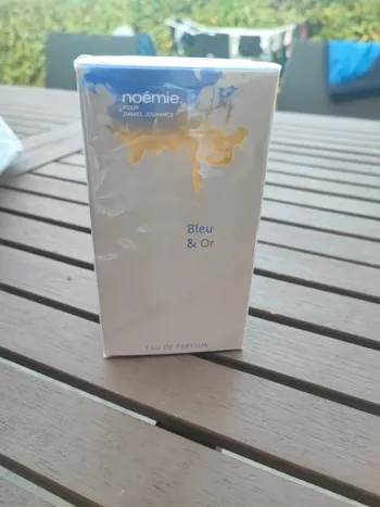 Parfum bleu et or noemie pour Daniel jouvance