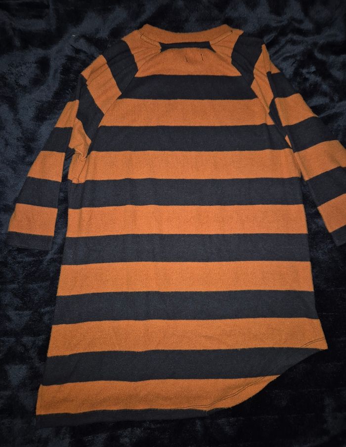 Pull orange et noir - photo numéro 5