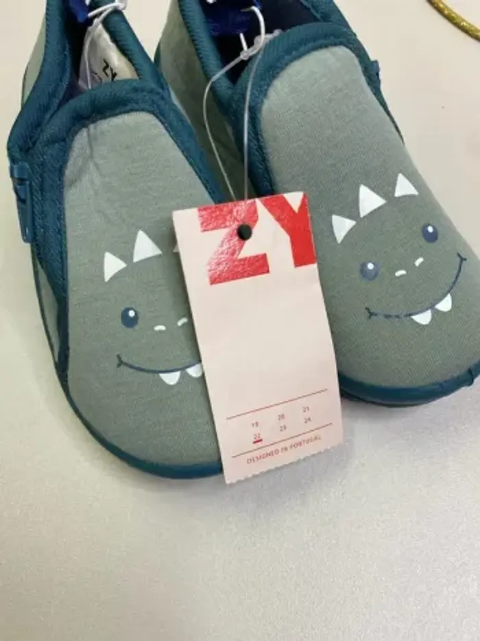 Chaussons garçon (neuf) - Taille 22 - photo numéro 2