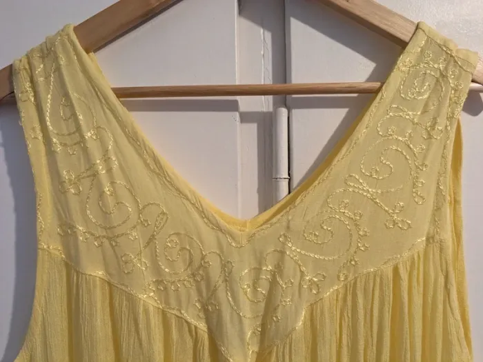 Robe jaune légère - photo numéro 4