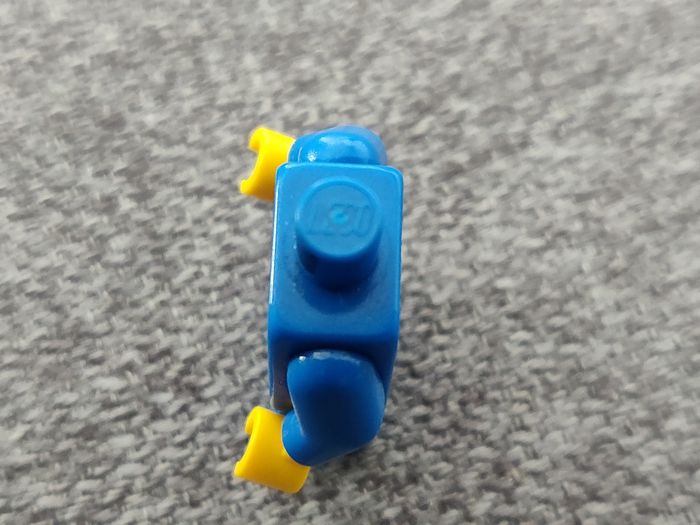 Figurine policier bleu - vrai Lego - photo numéro 2