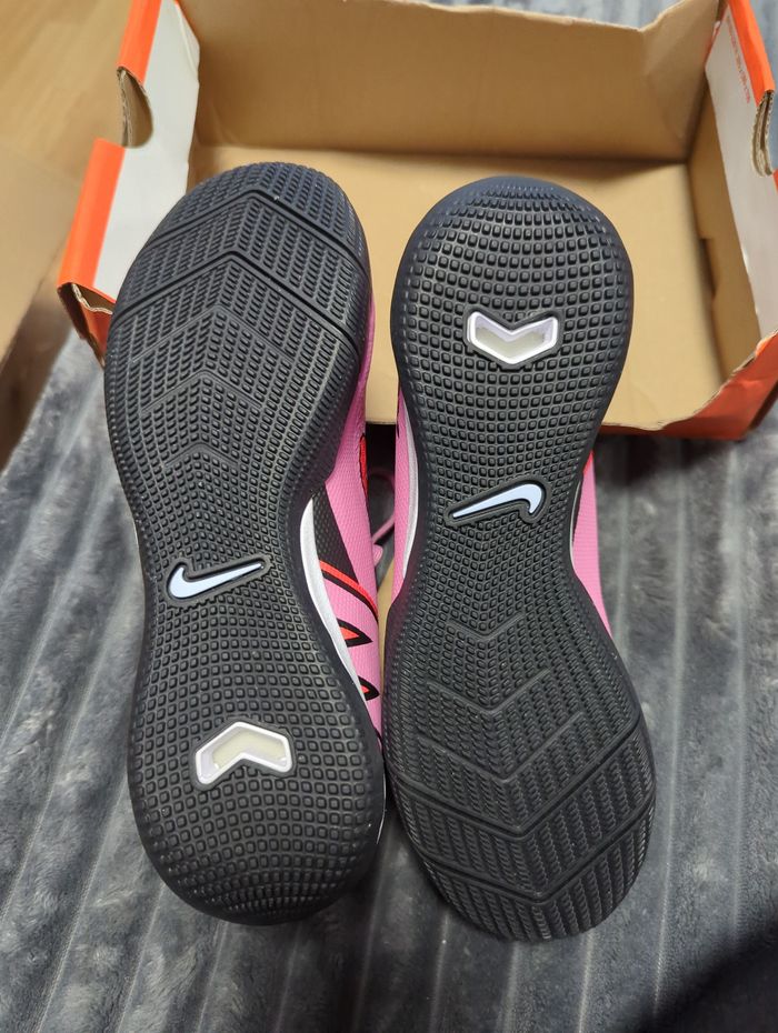 Chaussures de foot en salle futsal nike neuves - photo numéro 3