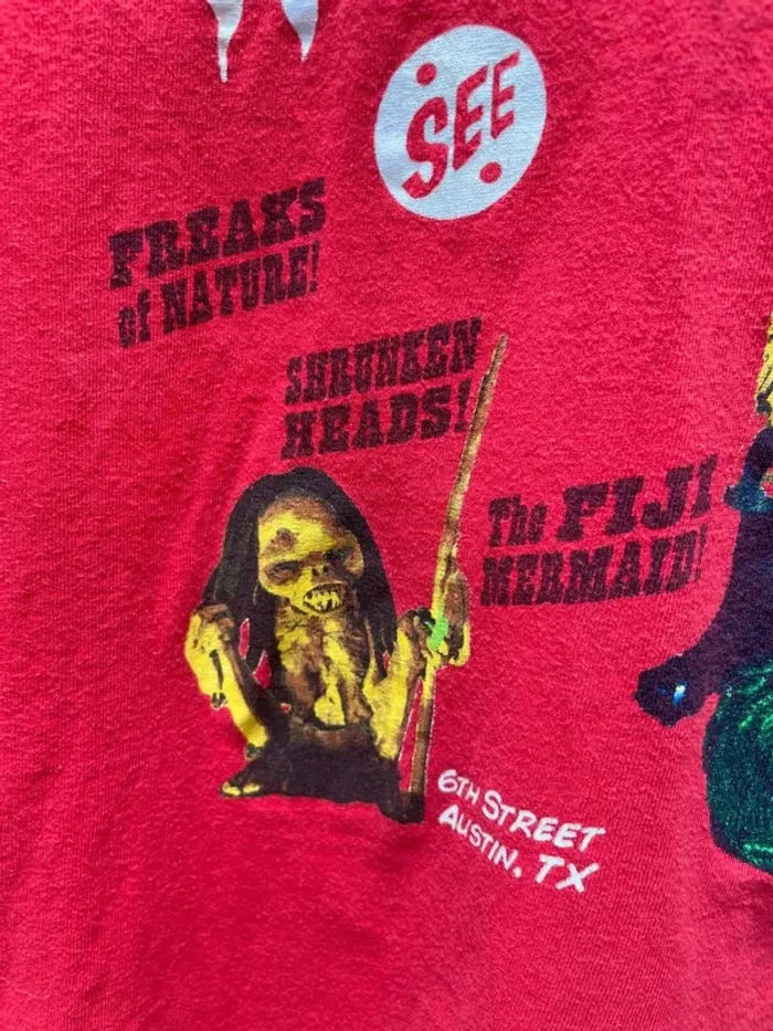 Museum of the weird - Red print graphic t-shirt Gildan Mens Large - photo numéro 5