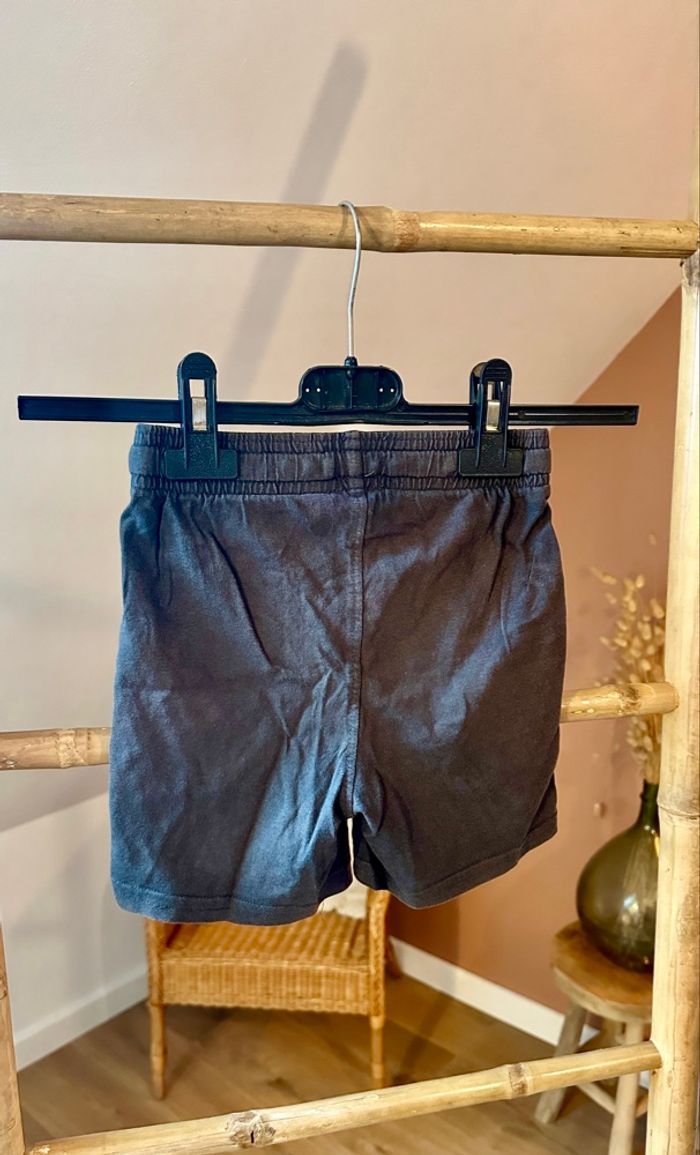 💜 Short gris Kiabi taille 4 ans 💜 - photo numéro 2