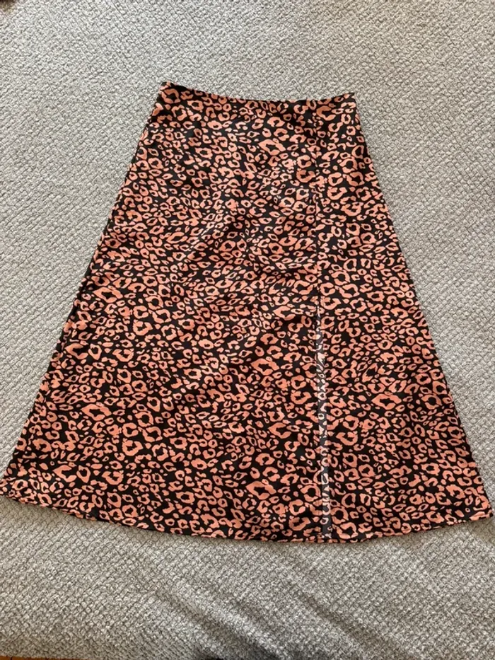 Jupe longue ouvert sur le coter taille haute motif léopard orange et noir (38)