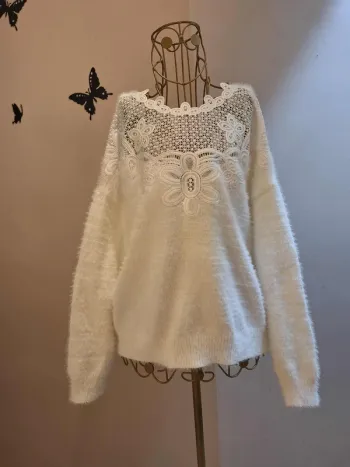 Pull blanc & dentelle