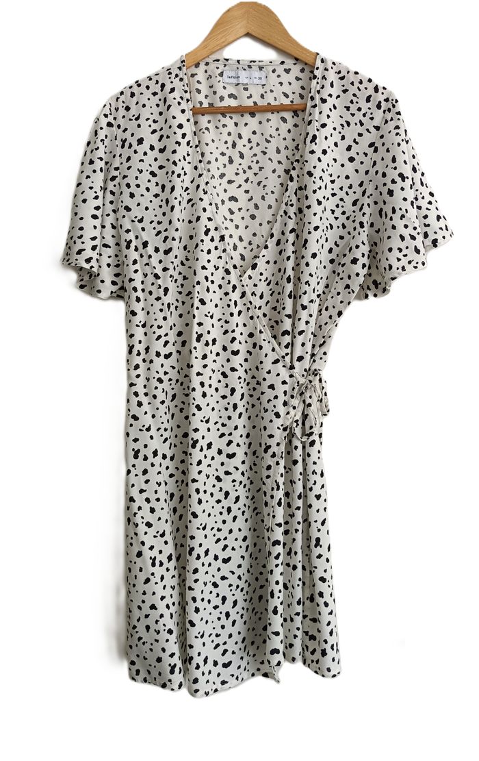 Robe cache coeur blanche et noire. Lefties. Taille 40 / 42
