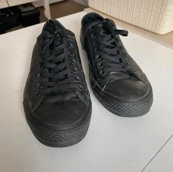 converses noires taille 45
