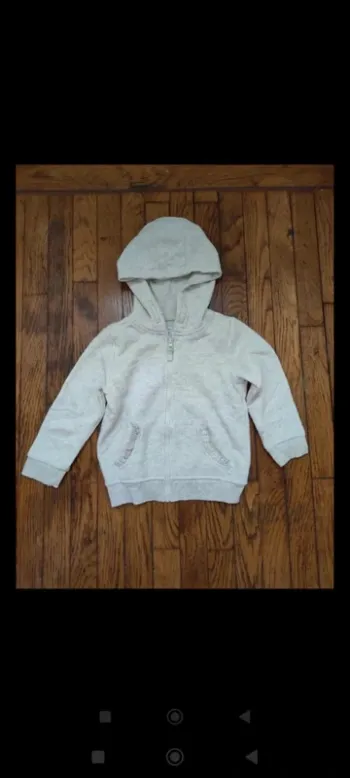 Gilet couleur crème, en très bon état, c'est du 2/3 ans , 98 cm.