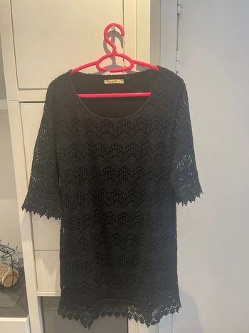 Robe noire effet dentelle