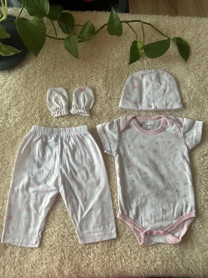 Ensemble étoiles body legging bonnet et moufles