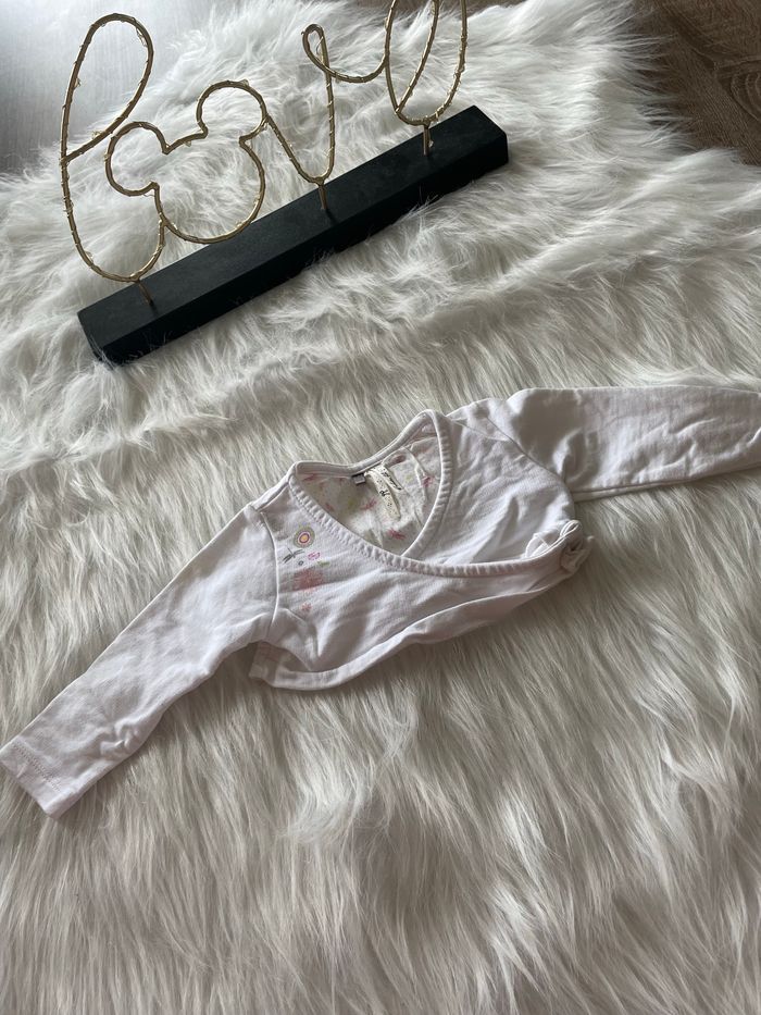 Très beau gilet court orchestra taille 3 mois