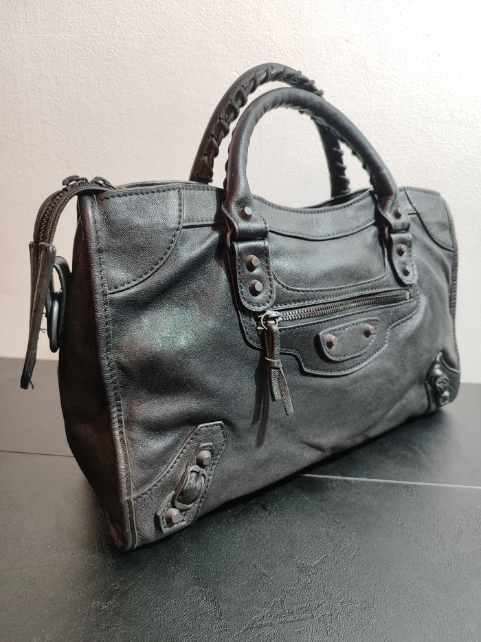 Sac à main Balenciaga modèle City en cuir noir