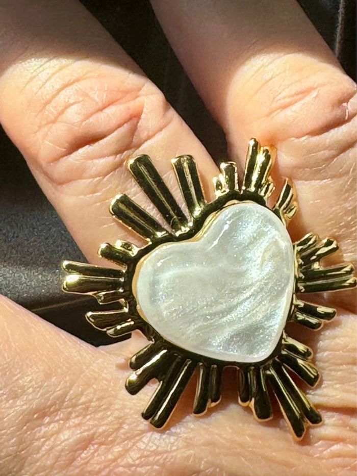 Grosse bague grand cœur nacré soleil rayon acier inoxydable or habaha Paris - photo numéro 6