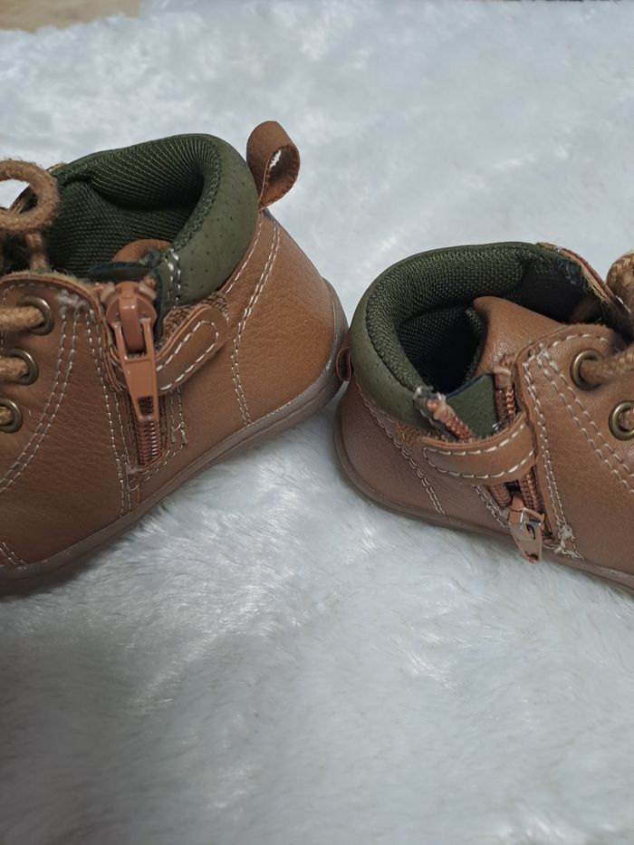 Bottines bébé taille 18✔ Fermeture éclair sur le côté + lacets décoratifs
✔ Semelle souple et antidérapante
✔ Faciles à enfiler
✔ Bon maintien de la cheville - photo numéro 2