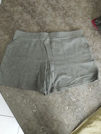 Short Decathlon femme 44