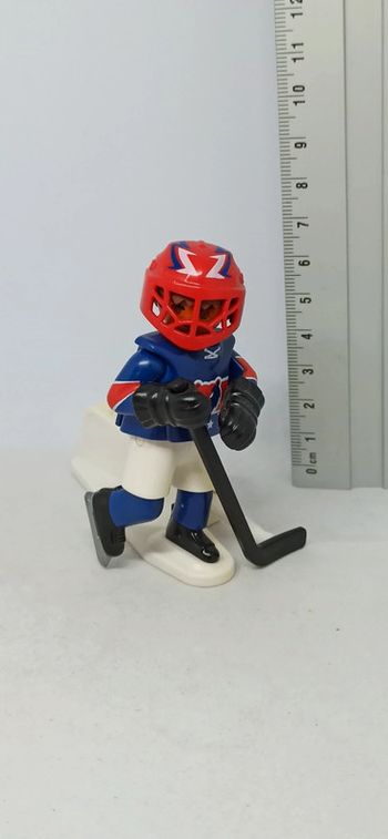 Homme joueur de hockey casque rouge playmobil