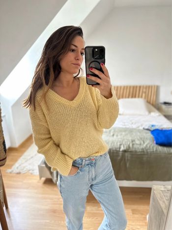Pull suncoo col V jaune pale 💫