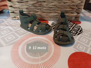 Petits Nu-pieds souples 👦 9  12 mois neuf