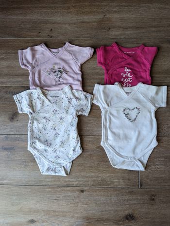 4 bodys manches courtes