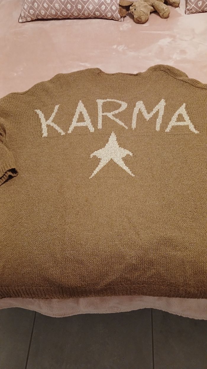 Tunique col V. Marron avec fantaisie dorée dans le dos