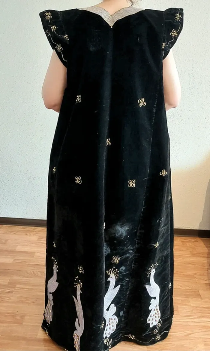 Magnifique Robe Traditionnelle - Gand Afghani brodé en velours Noir - Pièce unique 🌺 - photo numéro 11