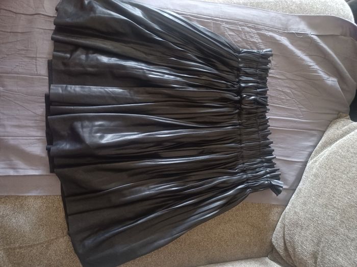 Jupe zara courte élastique faut cuir fluide S doublure short