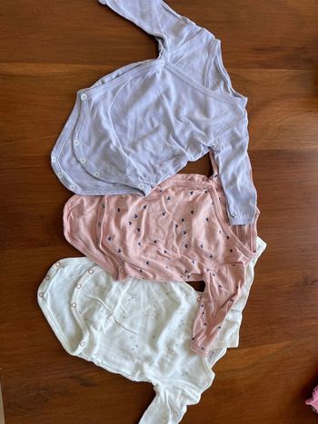 Lot de 3 bodies excellent état taille 3 mois Bout’Chou