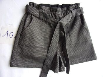 Jolie Jupe Short -Tape à l'Oeil - 10 ans