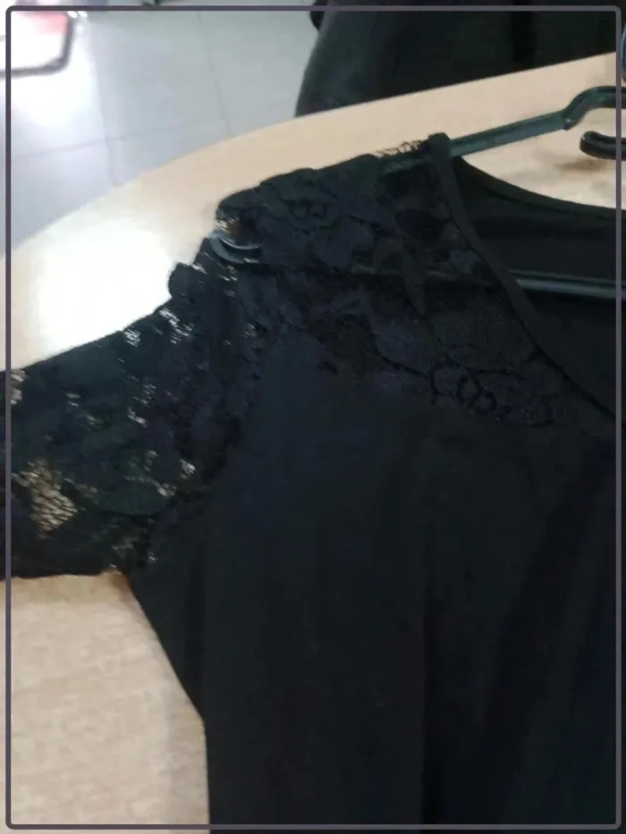 Robe noire, manches dentelle - photo numéro 10