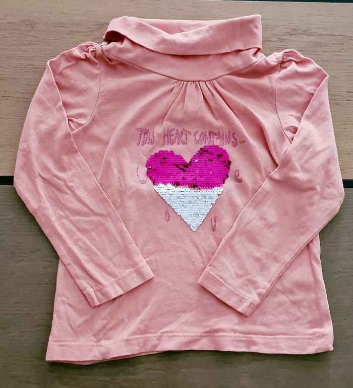 Tee shirt col roulé rose motif cœur à sequins 3 et 4 ans
