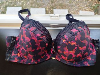 Soutien gorge neuf etiquetté Louise Braco Paris 90D