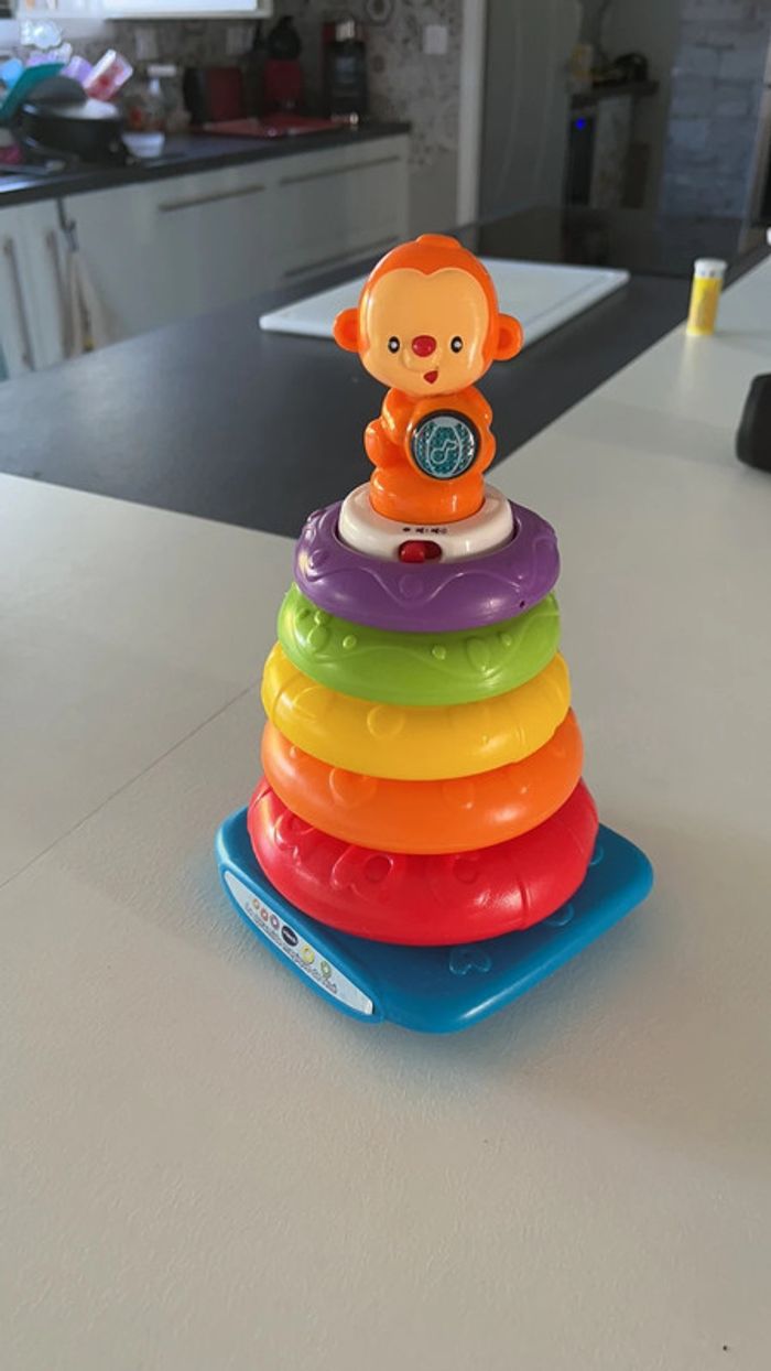 Pyramide magique de Noe Vtech