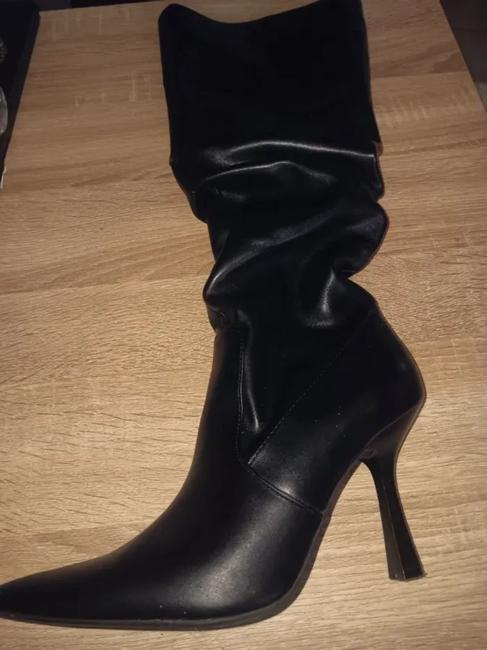 Bottes hautes noires taille 39 à talons aiguilles élégantes - photo numéro 6