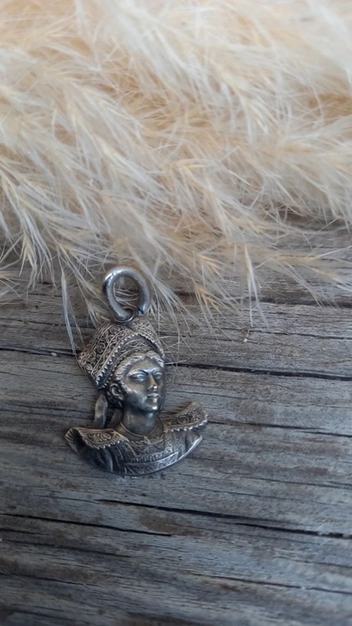 Pendentif tête vintage