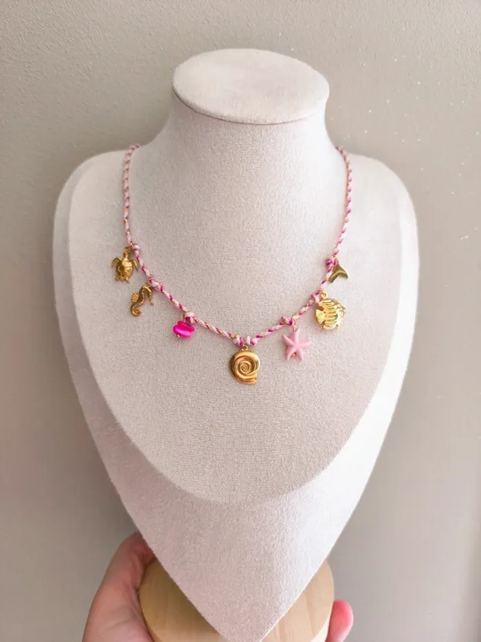 Collier doré, rose clair et blanc avec charms de la mer - photo numéro 3