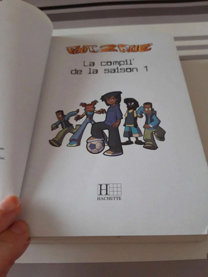 Livre : Foot  2 Rue : La  compil  de la  saison  1 - photo numéro 8