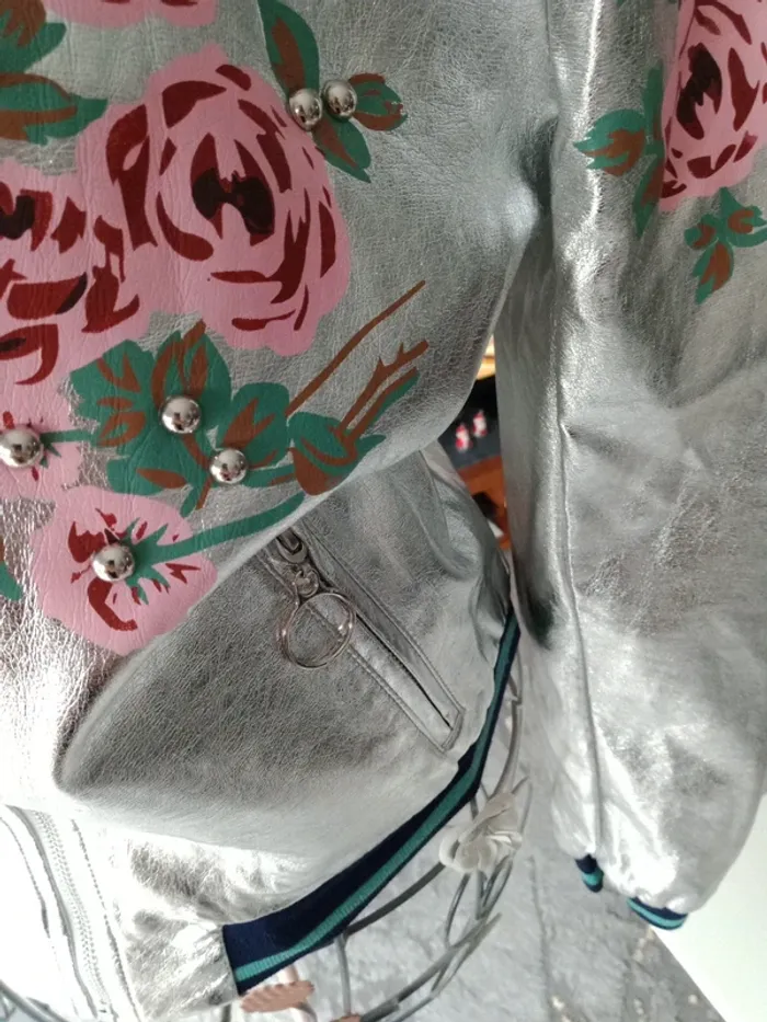 Blouson argenté motifs fleurs papillon - photo numéro 6