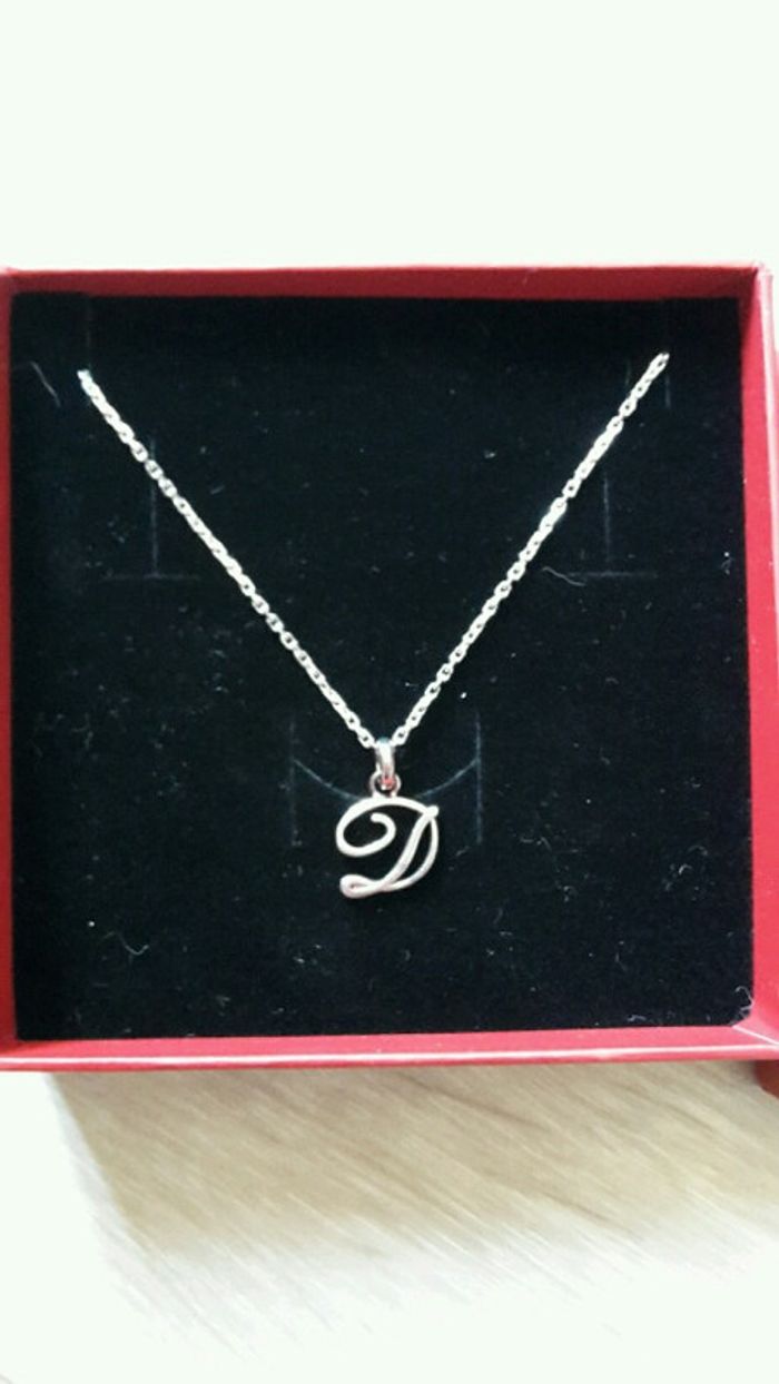 Chaine en argent et pendentif D en argent neuf