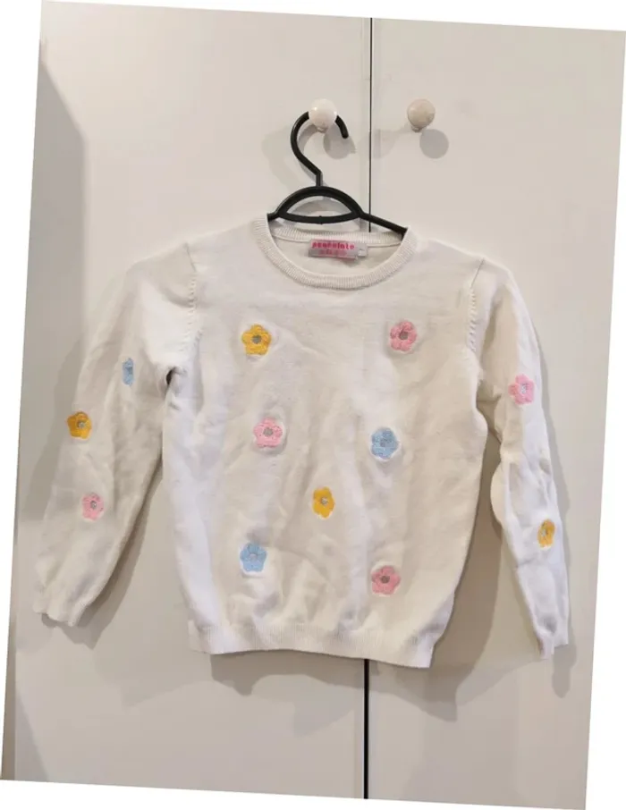 Pull blanc fleurs brodées fille Peacolate Taille 7 ans – Doux & tendance 🌸🤍