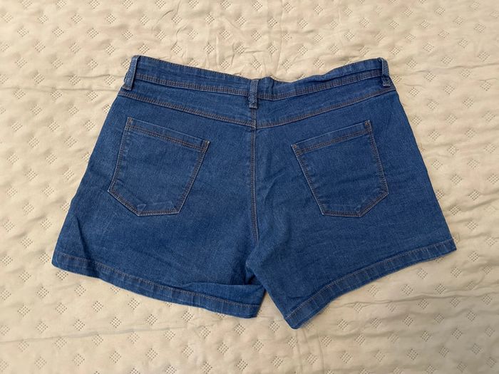 Short en jeans tissaia 42 TBE - photo numéro 3