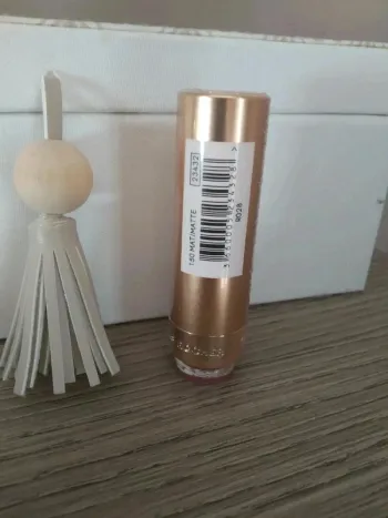 Rouge à lèvres rose mat