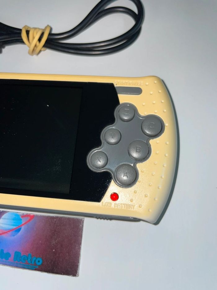 Sega Mega Drive Ultimate portable Game Player Loose Version PAL 90 Jeux Jaunie - photo numéro 3